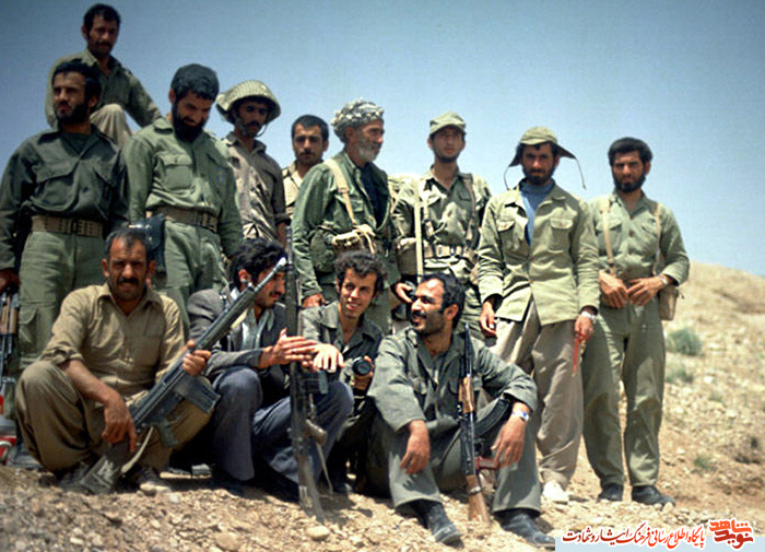 شهید حسن باقری، غلامعلی رشید و محسن انصاری در جبهه میمک شهید حسن باقری، غلامعلی رشید و محسن انصاری در جبهه میمک