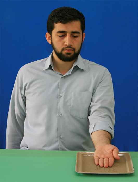 گزیده احکام رساله مصور جانبازان؛ احکام تیمم(1) تیمّم کسی که دستانش قطع شده گزیده احکام رساله مصور جانبازان؛ احکام تیمم(1) تیمّم کسی که دستانش قطع شده