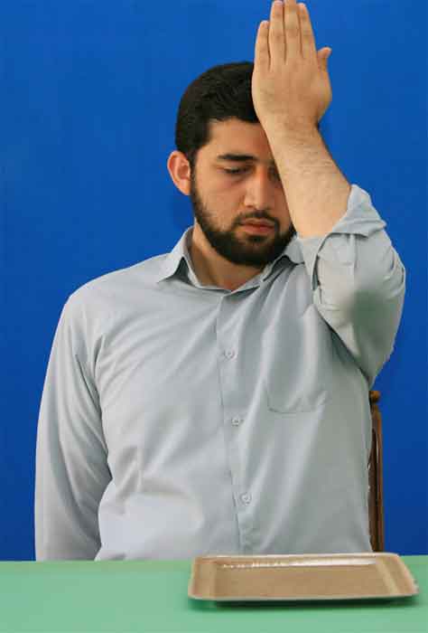 گزیده احکام رساله مصور جانبازان؛ احکام تیمم(1) تیمّم کسی که دستانش قطع شده گزیده احکام رساله مصور جانبازان؛ احکام تیمم(1) تیمّم کسی که دستانش قطع شده