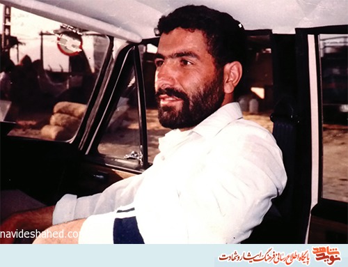 حاجی پیغام داده بود که من فقط دختر عمه را می خواهم حاجی پیغام داده بود که من فقط دختر عمه را می خواهم