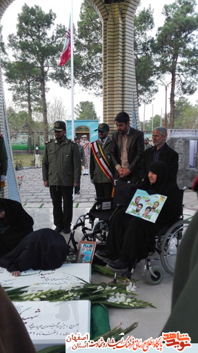 رونمایی یادمان شهدای گمنام دانشکده شهید محلاتی سپاه توسط مادر شهیدان بارفروش و مادر شهیدان کارکوب زاده