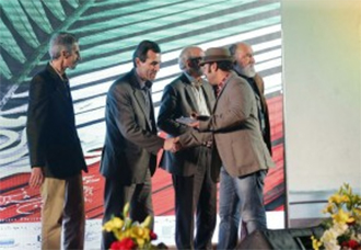 جوایز بنیاد در بخش تجلی اراده ملی جشنواره فجر اهدا شد جوایز بنیاد در بخش تجلی اراده ملی جشنواره فجر اهدا شد