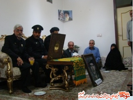 خادمین حرم مطهر امام رضا (ع) در نقده؛ «زیر سایه خورشید» خادمین حرم مطهر امام رضا (ع) در نقده؛ «زیر سایه خورشید»