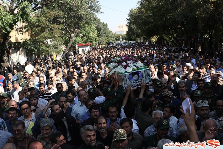 گزارش تصویری از تشییع باشکوه شهید حسن جنگجو در تبریز گزارش تصویری از تشییع باشکوه شهید حسن جنگجو در تبریز