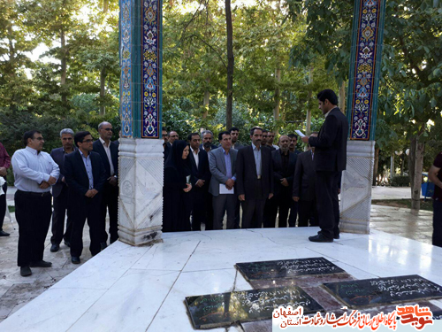 همزمان با ایام هفته دولت وایام عرفه وعید قرباندر خوانسار گلزار شهدای گمنام وقبور شهدای منا غباروبی وعطر افشانی گردید همزمان با ایام هفته دولت وایام عرفه وعید قرباندر خوانسار گلزار شهدای گمنام وقبور شهدای منا غباروبی وعطر افشانی گردید