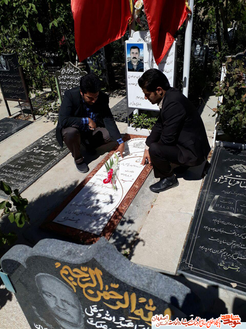 همزمان با ایام هفته دولت وایام عرفه وعید قرباندر خوانسار گلزار شهدای گمنام وقبور شهدای منا غباروبی وعطر افشانی گردید همزمان با ایام هفته دولت وایام عرفه وعید قرباندر خوانسار گلزار شهدای گمنام وقبور شهدای منا غباروبی وعطر افشانی گردید