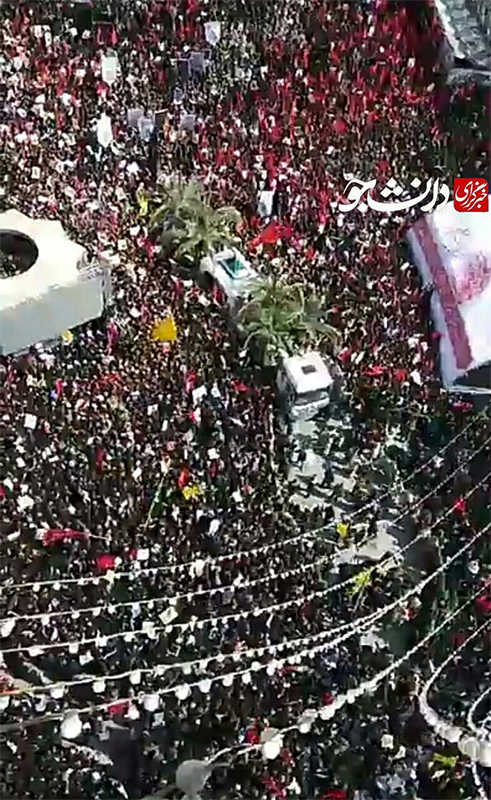 لحظه به لحظه با پیکر شهید حججی: تشییع باشکوه در تهران آغاز شد/حجت الاسلام پناهیان: محسن حججی «فخر االشهداء» شهدای مدافع حرم است لحظه به لحظه با پیکر شهید حججی: تشییع باشکوه در تهران آغاز شد/حجت الاسلام پناهیان: محسن حججی «فخر االشهداء» شهدای مدافع حرم است
