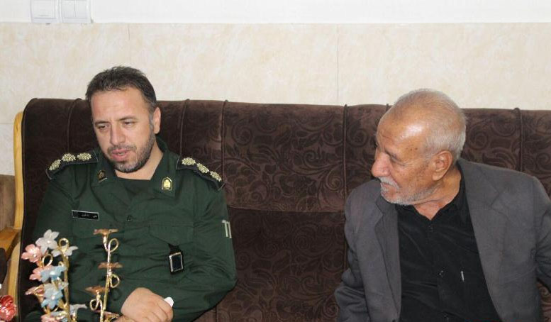 دیدار با خانواده شهدای دانش آموز در شهرستان فردیس دیدار با خانواده شهدای دانش آموز در شهرستان فردیس