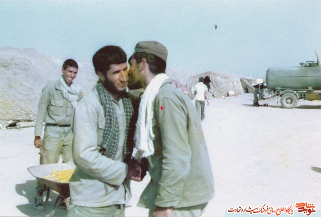 من اکنون مرگ سرخ را پیش چشم خود مشاهده می کنم من اکنون مرگ سرخ را پیش چشم خود مشاهده می کنم