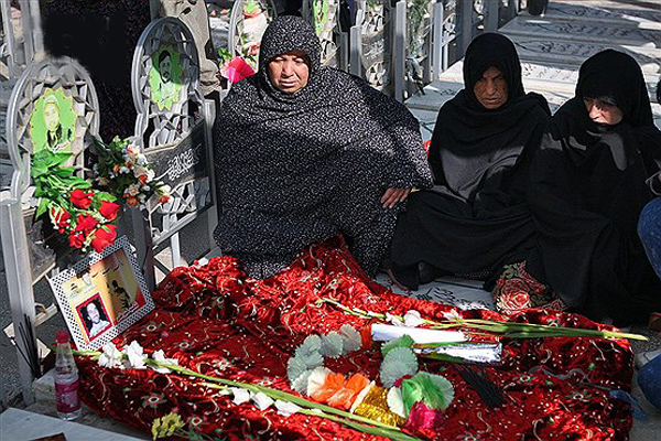 ناگفته هایی از زندگی 312 مبارز عاشق / بوی عود، بوی دلتنگی، بوی گل محمدی ناگفته هایی از زندگی 312 مبارز عاشق / بوی عود، بوی دلتنگی، بوی گل محمدی