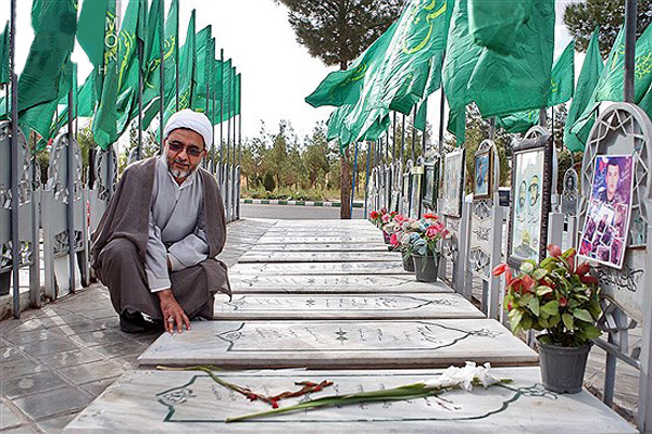 ناگفته هایی از زندگی 312 مبارز عاشق / بوی عود، بوی دلتنگی، بوی گل محمدی ناگفته هایی از زندگی 312 مبارز عاشق / بوی عود، بوی دلتنگی، بوی گل محمدی