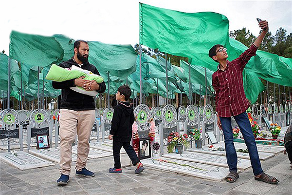 ناگفته هایی از زندگی 312 مبارز عاشق / بوی عود، بوی دلتنگی، بوی گل محمدی ناگفته هایی از زندگی 312 مبارز عاشق / بوی عود، بوی دلتنگی، بوی گل محمدی