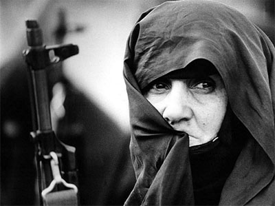 تجربه دوگانه زنان از جنگ تجربه دوگانه زنان از جنگ