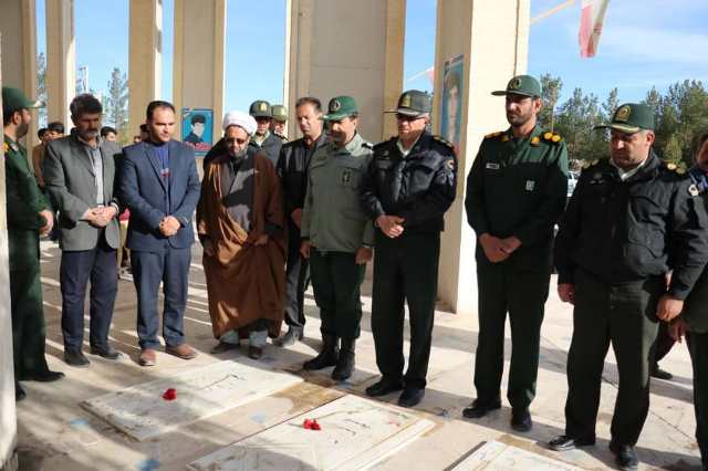 گزارش تصویری از مراسم غباررویی مقبره مطهر شهدای شهرستان خاتم گزارش تصویری از مراسم غباررویی مقبره مطهر شهدای شهرستان خاتم