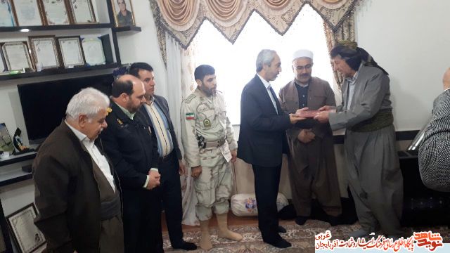 مزار شهدای سردشت غبارروبی و گلباران شد مزار شهدای سردشت غبارروبی و گلباران شد
