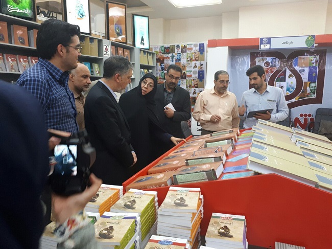 حضور وزير ارشاد در غرفه نشر شاهد حضور وزير ارشاد در غرفه نشر شاهد