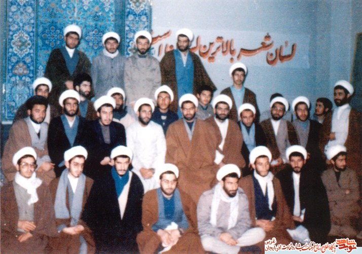 زیر آسمان کبود طریق حق و صراط مستقیم پیروی خط امام باشید زیر آسمان کبود طریق حق و صراط مستقیم پیروی خط امام باشید