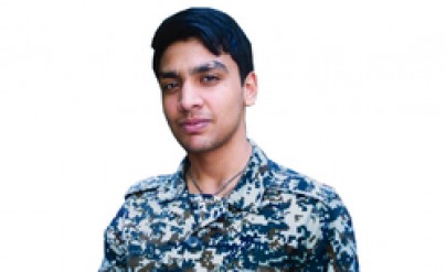 نذر کرد وقتی مدافع حرم شد پوتین همرزمانش را واکس بزند نذر کرد وقتی مدافع حرم شد پوتین همرزمانش را واکس بزند