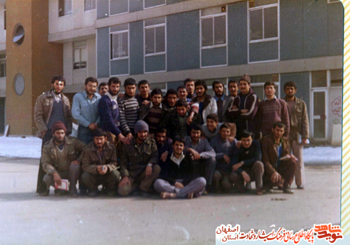 واقعاً در همة سنگرها يك معلّم بود واقعاً در همة سنگرها يك معلّم بود