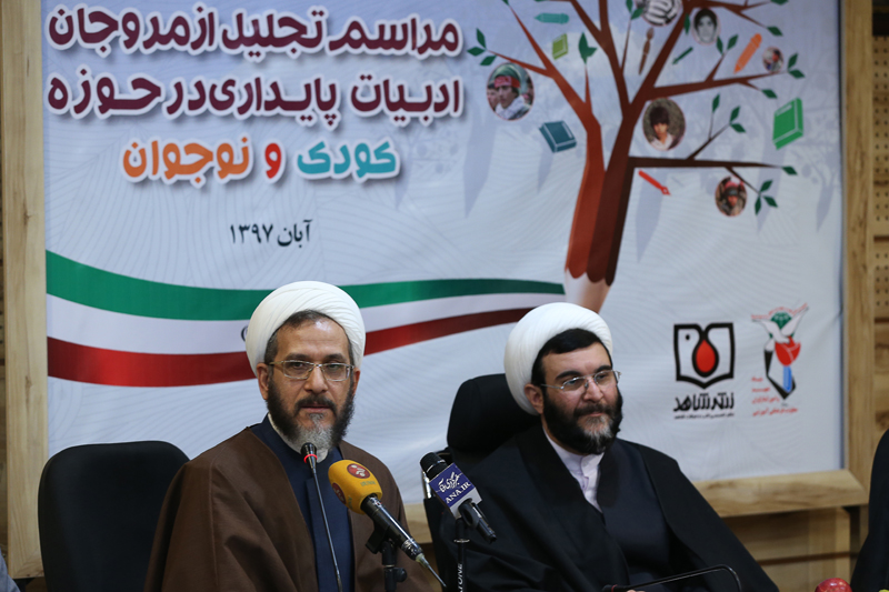 مروجان «ادبیات پایداری در حوزه کودک و نوجوان» تجلیل شدند مروجان «ادبیات پایداری در حوزه کودک و نوجوان» تجلیل شدند