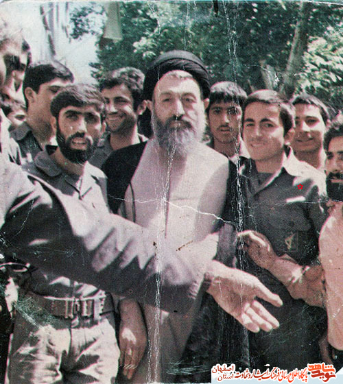 مرقد شهید تبدیل به حسینیه شد مرقد شهید تبدیل به حسینیه شد