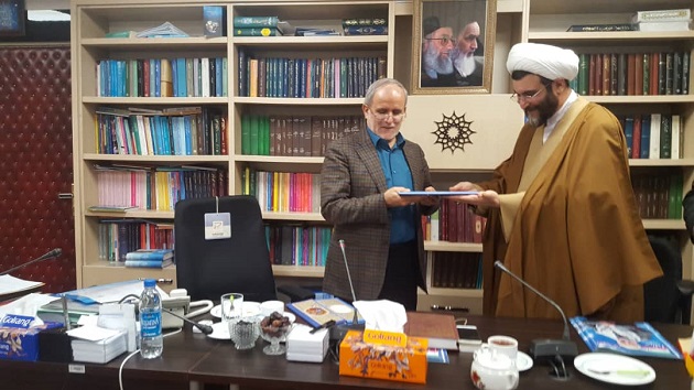 تفاهمنامه مشترک بین بنیاد شهید و پژوهشگاه علوم انسانی امضا شد تفاهمنامه مشترک بین بنیاد شهید و پژوهشگاه علوم انسانی امضا شد