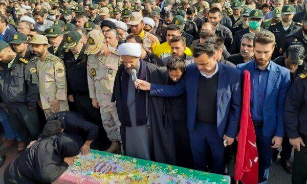 پیکر شهید مدافع وطن «احمد توکلی» تشییع و خاکسپاری شد پیکر شهید مدافع وطن «احمد توکلی» تشییع و خاکسپاری شد