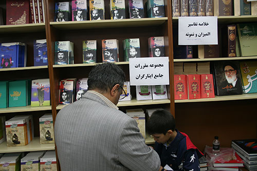 گزارشی از بازدیدکنندگان غرفه نشر شاهد در نمایشگاه کتاب تهران گزارشی از بازدیدکنندگان غرفه نشر شاهد در نمایشگاه کتاب تهران