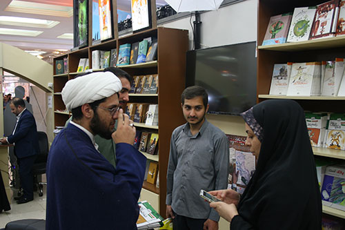 گزارشی از بازدیدکنندگان غرفه نشر شاهد در نمایشگاه کتاب تهران گزارشی از بازدیدکنندگان غرفه نشر شاهد در نمایشگاه کتاب تهران