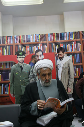 گزارشی از بازدیدکنندگان غرفه نشر شاهد در نمایشگاه کتاب تهران گزارشی از بازدیدکنندگان غرفه نشر شاهد در نمایشگاه کتاب تهران