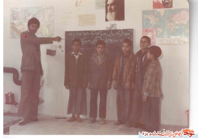 شهید قانع : دنیا وقتی آباد است که مستضعفان زندگی راحتی داشته باشند شهید قانع : دنیا وقتی آباد است که مستضعفان زندگی راحتی داشته باشند