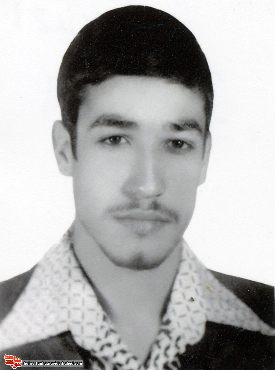 احمد فقط 19 سالش بود که در تظاهرات علیه رژیم شاهنشاهی شرکت می کرد احمد فقط 19 سالش بود که در تظاهرات علیه رژیم شاهنشاهی شرکت می کرد