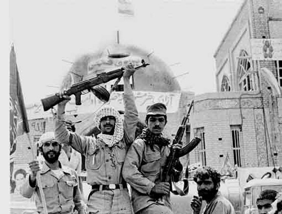 فرزندانم در یک لحظه شهید شدند/ همسرم شهادت بچههایمان را به من تبریک گفت! فرزندانم در یک لحظه شهید شدند/ همسرم شهادت بچههایمان را به من تبریک گفت!