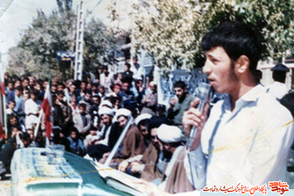 خبرنگاری که همدوش رزمندگان می جنگید خبرنگاری که همدوش رزمندگان می جنگید