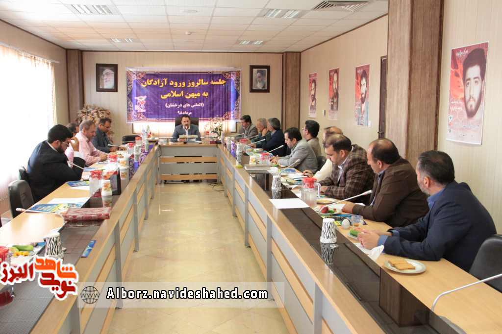 آزادگان سندهای ماندگار دفاع مقدس و منبع غنی فرهنگ ایثارگری هستند آزادگان سندهای ماندگار دفاع مقدس و منبع غنی فرهنگ ایثارگری هستند