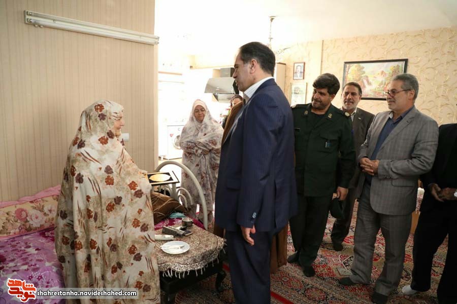 دیدار مسئولان شهرستان شهریار با خانواده شهدا دیدار مسئولان شهرستان شهریار با خانواده شهدا