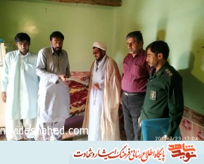 تجلیل از خانواده شهید آزادی در نیکشهر تجلیل از خانواده شهید آزادی در نیکشهر