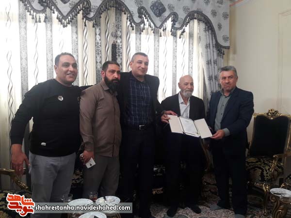 دیدار مسئولان اسلامشهری با آزاده و جانباز خدایاری دیدار مسئولان اسلامشهری با آزاده و جانباز خدایاری