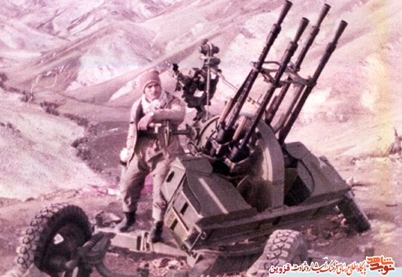 از آغاز عقبنشینی دشمنان با حضور بسیجیان در جبههها تا شهادت صحراکارنیان از آغاز عقبنشینی دشمنان با حضور بسیجیان در جبههها تا شهادت صحراکارنیان