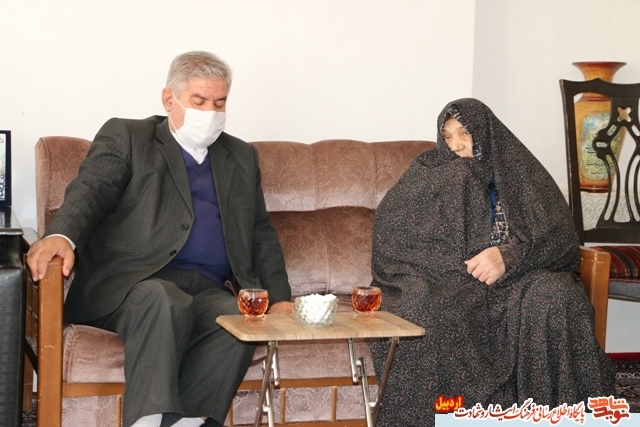 گزارش تصویری |مراسم تجلیل از مادران و همسران شهدای انفلاب به مناسبت ایام پیروزی انقلاب اسلامی