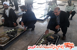 مسئولان گلزار شهدای شهر تاکستان را گلباران کردند مسئولان گلزار شهدای شهر تاکستان را گلباران کردند