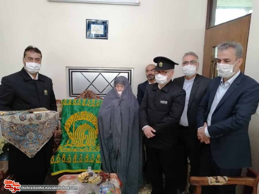 خادمین آستان قدس رضوی با خانواده شهدای شهرستان فیروزکوه دیدار کردند خادمین آستان قدس رضوی با خانواده شهدای شهرستان فیروزکوه دیدار کردند