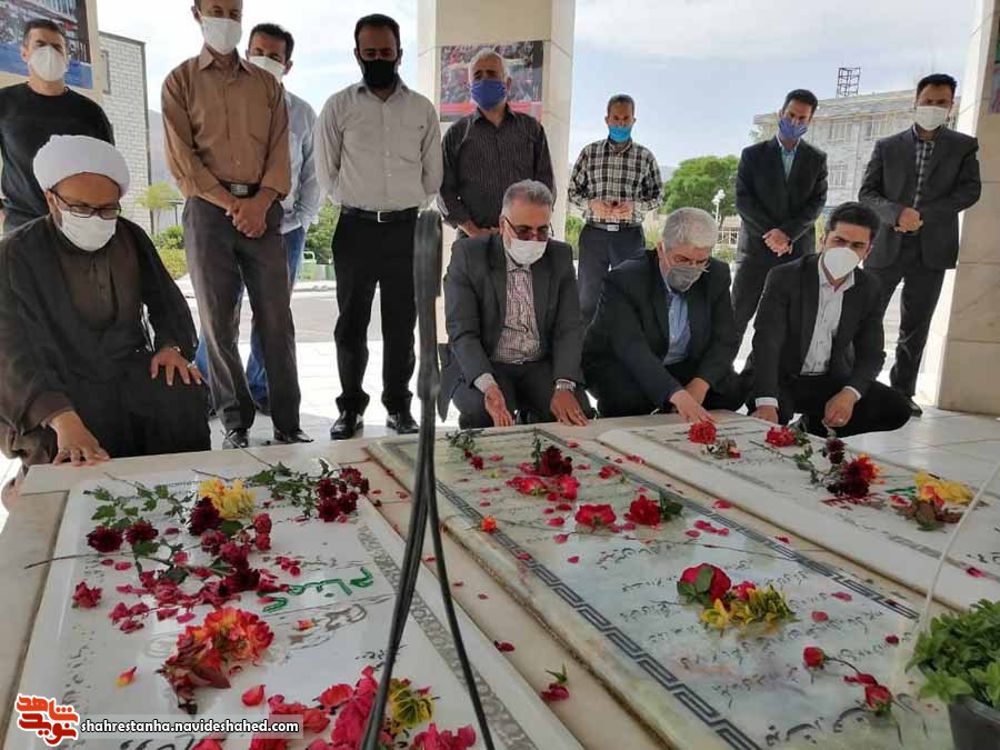 گلزار شهدای گمنام شهرستان فیروزکوه گلباران شد گلزار شهدای گمنام شهرستان فیروزکوه گلباران شد