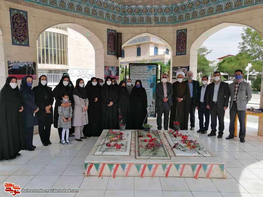 گلزار شهدای گمنام شهرستان فیروزکوه گلباران شد گلزار شهدای گمنام شهرستان فیروزکوه گلباران شد