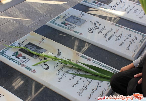 گزارش تصویری از گلباران گلزار شهدا به مناسبت هفته دولت گزارش تصویری از گلباران گلزار شهدا به مناسبت هفته دولت