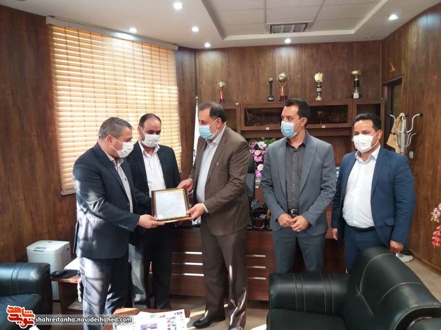 تکریم خانواده شهدا یک وظیفه طلایی برای شهرداری هاست تکریم خانواده شهدا یک وظیفه طلایی برای شهرداری هاست