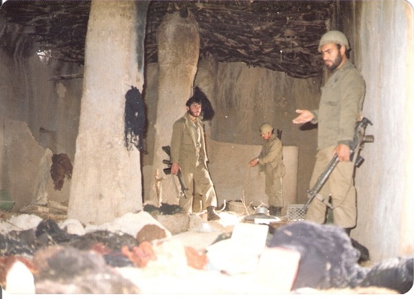 بعثیها جوانان را در برابر پدر و مادرشان میکشتند و آتش میزدند// در حال تکمیل بعثیها جوانان را در برابر پدر و مادرشان میکشتند و آتش میزدند// در حال تکمیل