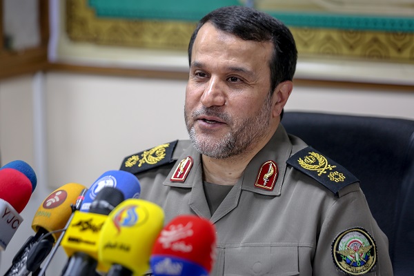 تقدیر سردار بهمن کارگر از آثار برگزیده نشر شاهد تقدیر سردار بهمن کارگر از آثار برگزیده نشر شاهد