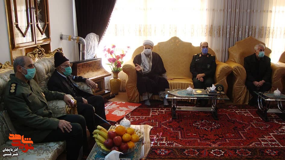 والدین معزز شهدا نماد ایثار و فداکاری هستند والدین معزز شهدا نماد ایثار و فداکاری هستند