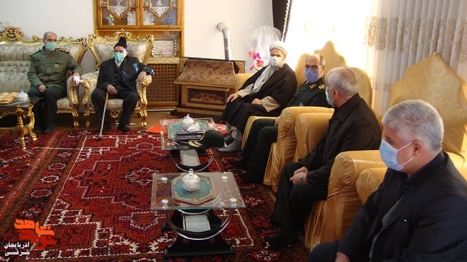 والدین معزز شهدا نماد ایثار و فداکاری هستند والدین معزز شهدا نماد ایثار و فداکاری هستند